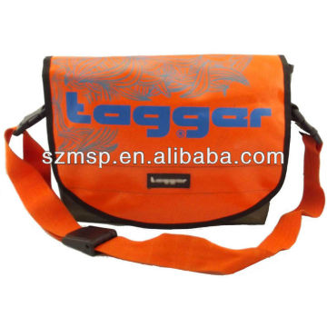 Waterproof tarpaulin messenger bag for men