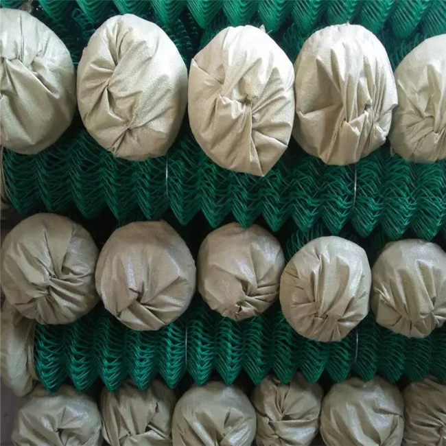 YQ Galvanized PVC Coated Diamond Mesh Wire Chain Link Fence
