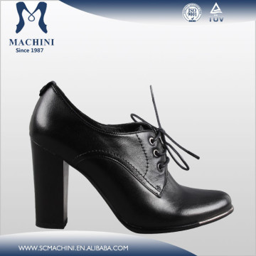 Lace up black leather city trends Europe fall trends shoes