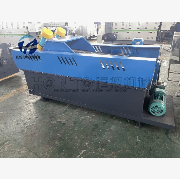 Dvoušnekový extruder na recyklaci plastů