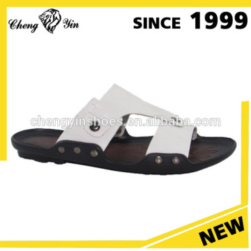 Good Quality Causal Factory Price Flat Rubber Outsole Wholesale Men Leather Sandals and Slippers