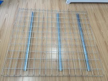 Wire mesh deck channel pattern