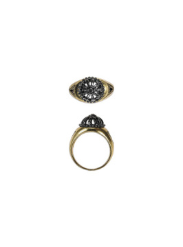Women gold ring with black flower