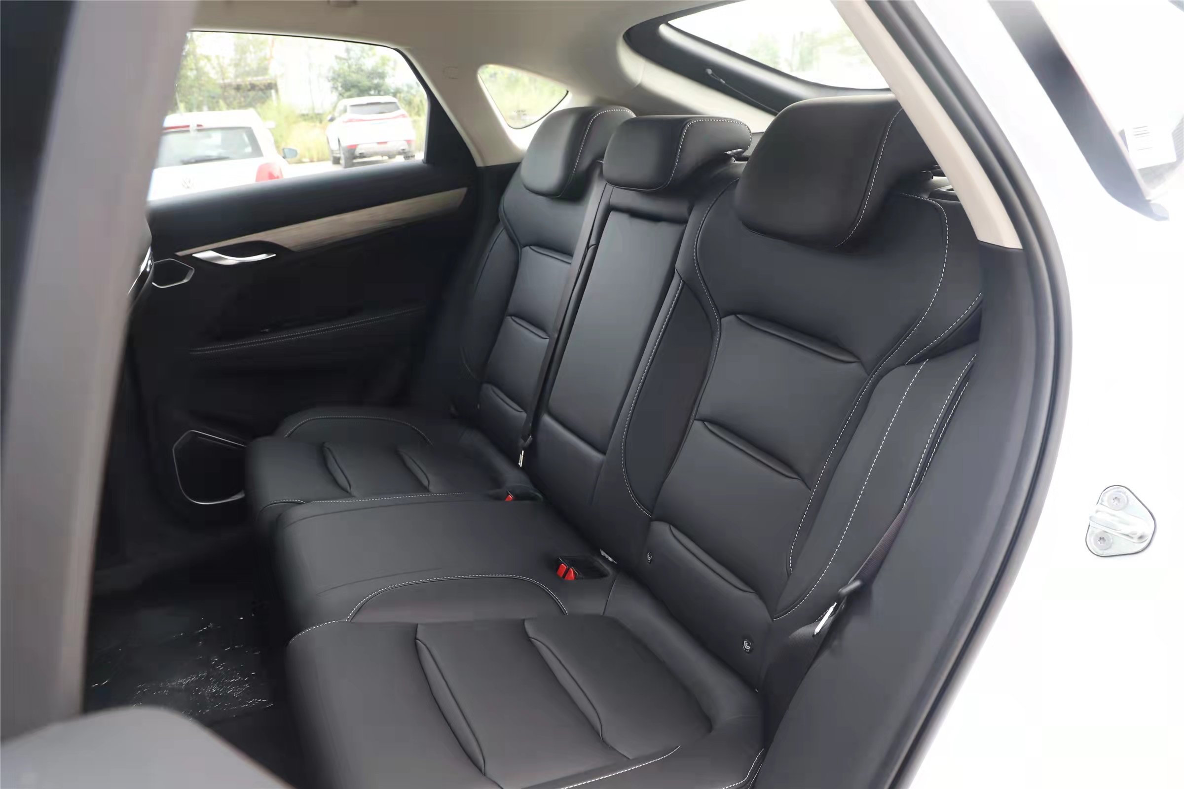 Used Geely cars Cheap Geely Binyue Cars Left Hand Drive CarModel 1.5 Turbo 177HP 5 Doors 5 Seats Used Car for Sale