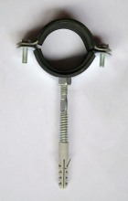 Pipe clamp with rubber