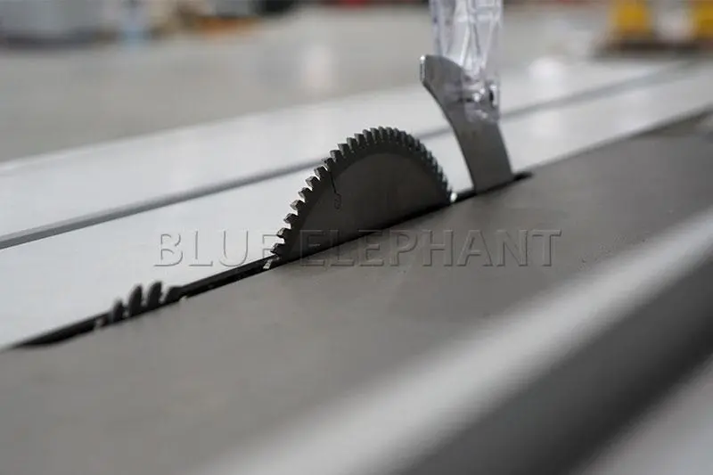 Woodworking Precision Saw Machine Precision Panel Saw Sliding Table Saw Machine for Carpenter Making Furniture in Stock