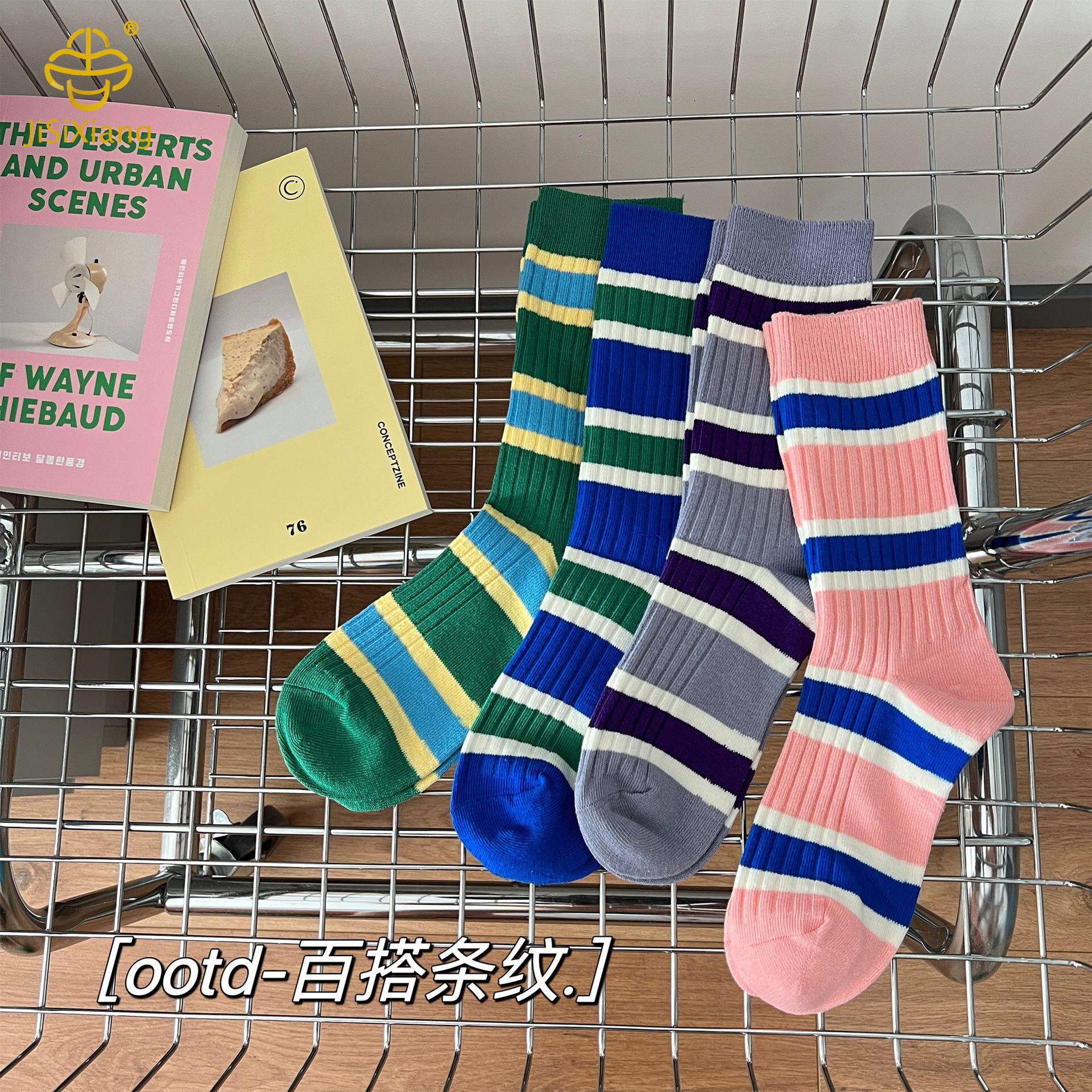 컬러 코튼 양말을 가진 한국 줄무늬 미드 튜브 양말 Korean striped mid tube socks with colored cotton sock