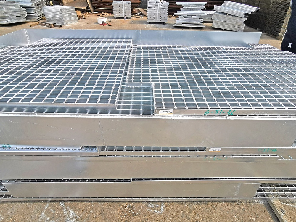 Galvanized Walkway Floor Steel Gratings Platform With Kickplates