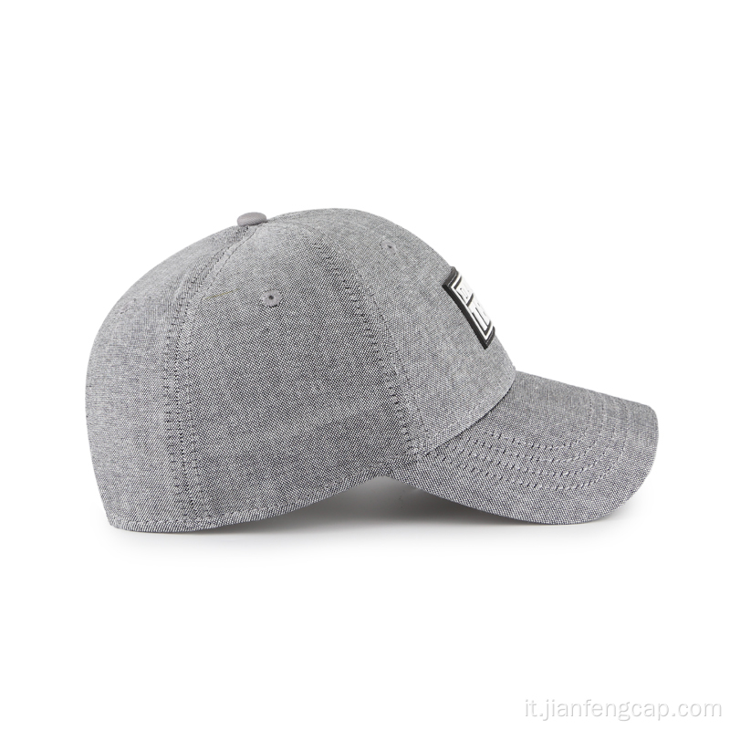 Cappellino da baseball in tessuto chambray con toppa in gomma saldata a 6 pannelli