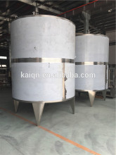 Liquid blending tank