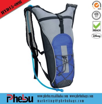 Light running backpack with 2L bladder