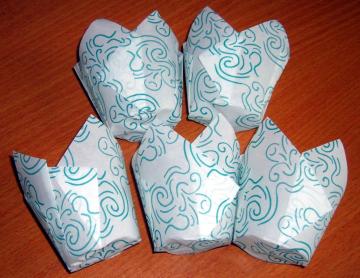 Laminated paper muffin cup