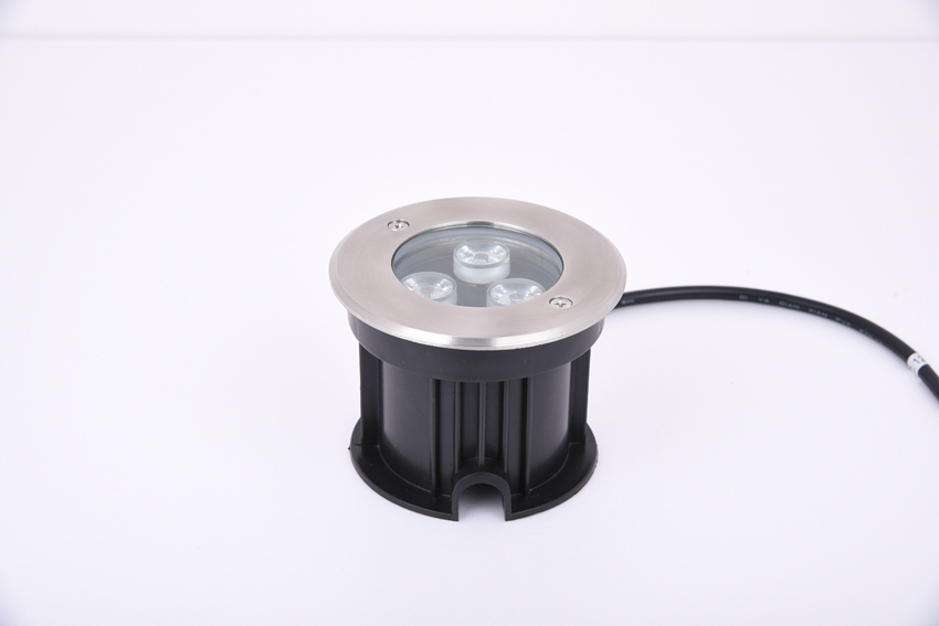 Low voltage power supply embedded pool light