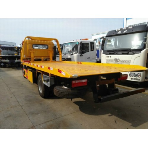 ประเภทเบา Dongfeng 116hp Road Rescue Flatbed Wrecker Truck