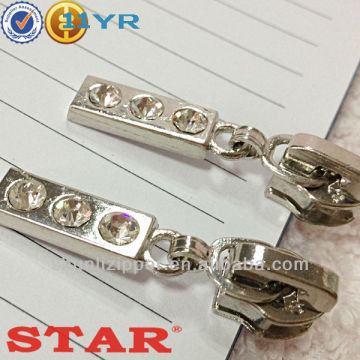 key locking zipper sliders wiht crystal puller