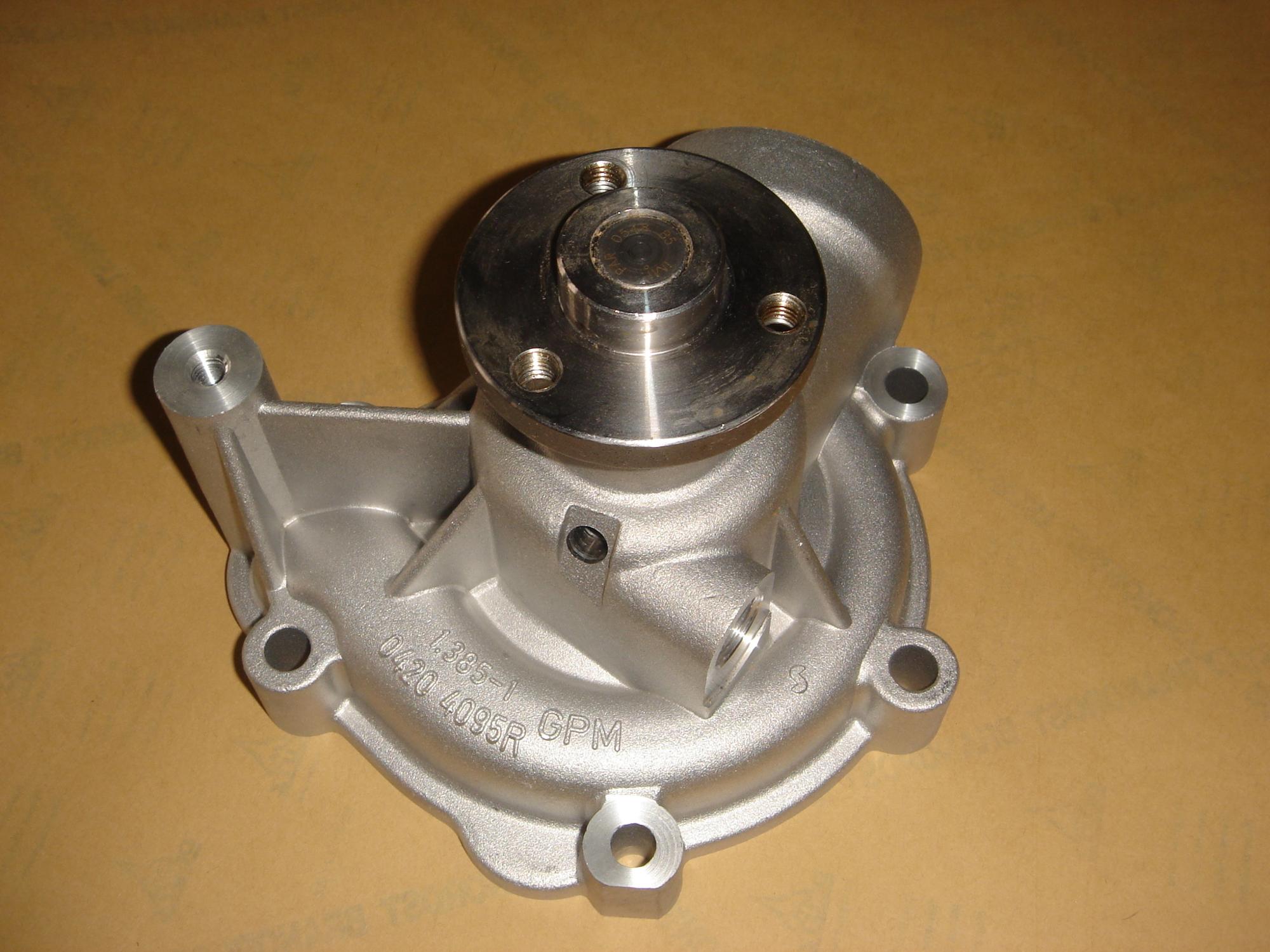 China Supplier Deutz Diesel Engine 1013 Water pump 0425 6853