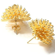 Chrysanthemum gold stud earring fabulous earring