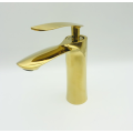 Grifo de lavabo dorado brillante para baño Caño giratorio de una sola palanca Grifo moderno de lujo para frío y calor