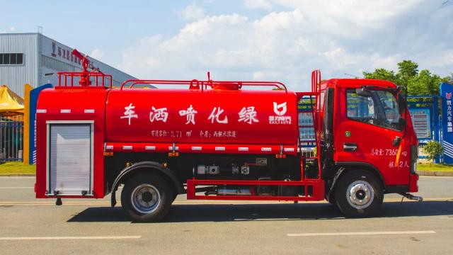 Dongfeng 4x2 شاحنة مكافحة الحريق في حالات الطوارئ
