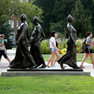 2018 large outdoor decoration francis zuniga's walking outside sculpture