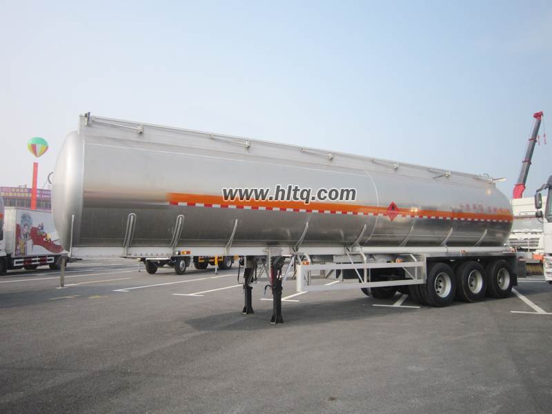 Chemical liquid transport semi trailer