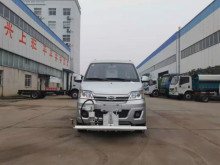 High-pressure cleaning truck for urban sidewalks