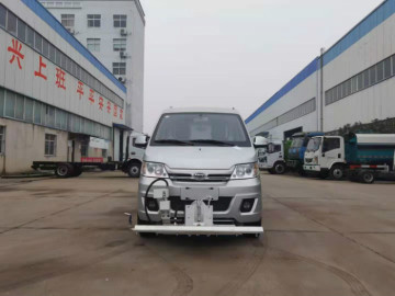 High-pressure cleaning truck for urban sidewalks