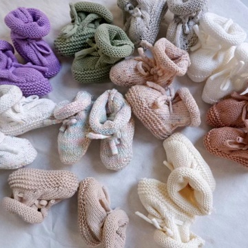 Customized 100% Cotton Soft Warm Spring Infant Baby Knit Booties