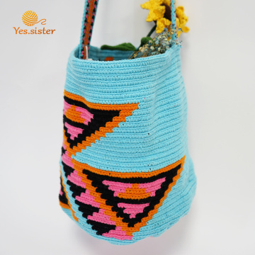 Petit sac à bandoulière en crochet fait main coloré