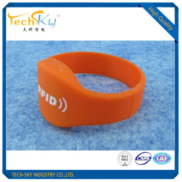 waterproof 125khz rfid silicone wristband with chip tk4100