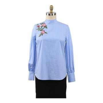 Gestickte Bluse mit ethnischem Blumenstil für Frauen