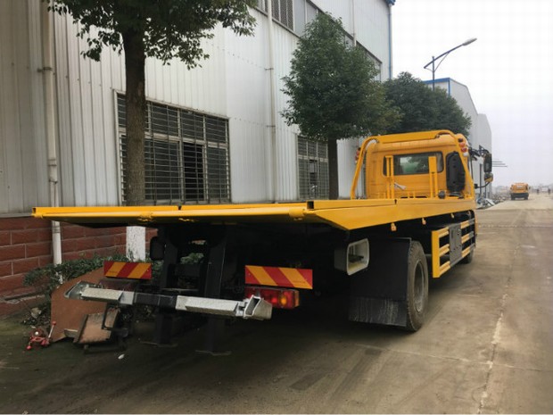 Dongfeng 4x2 Road Wreck Towing truck. شاحنة سحب حطام الطريق دونغفنغ 4x2