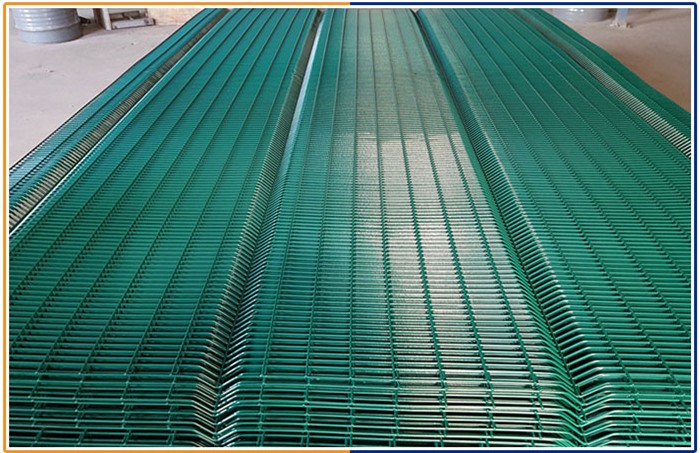 76.2mm*12.7mm anti-climb galvanized/pvc coated welded mesh fence used in army