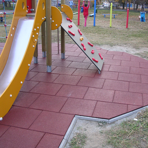 Im Freienspielplatz-bunter Gummi-Ziegelstein-Bodenbelag