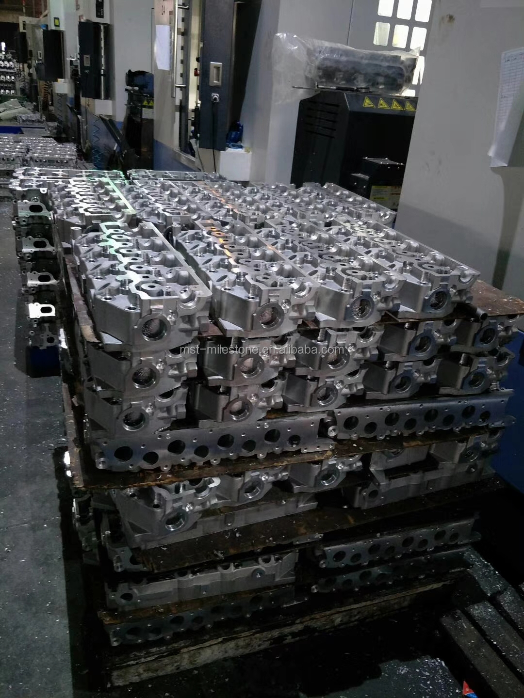 Engine parts head cylinder Z650 cylinder head for B7000