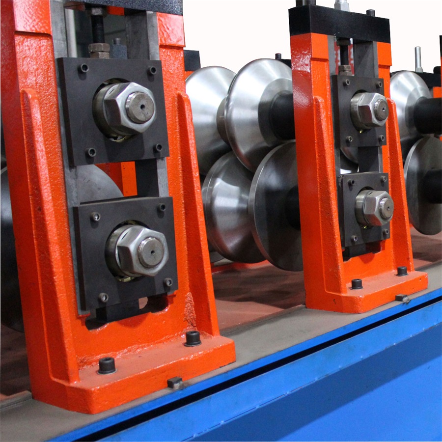 Three Waves Highway Guardrail Roll Forming Machine