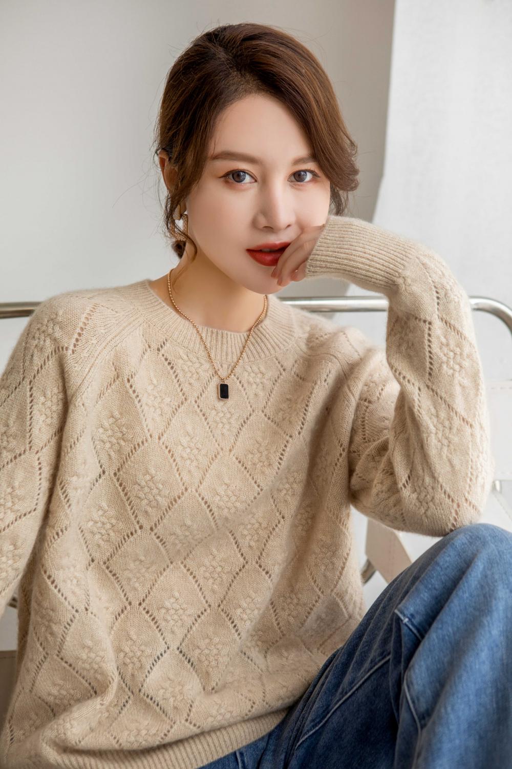 Oversized cashmere jumper with round neck