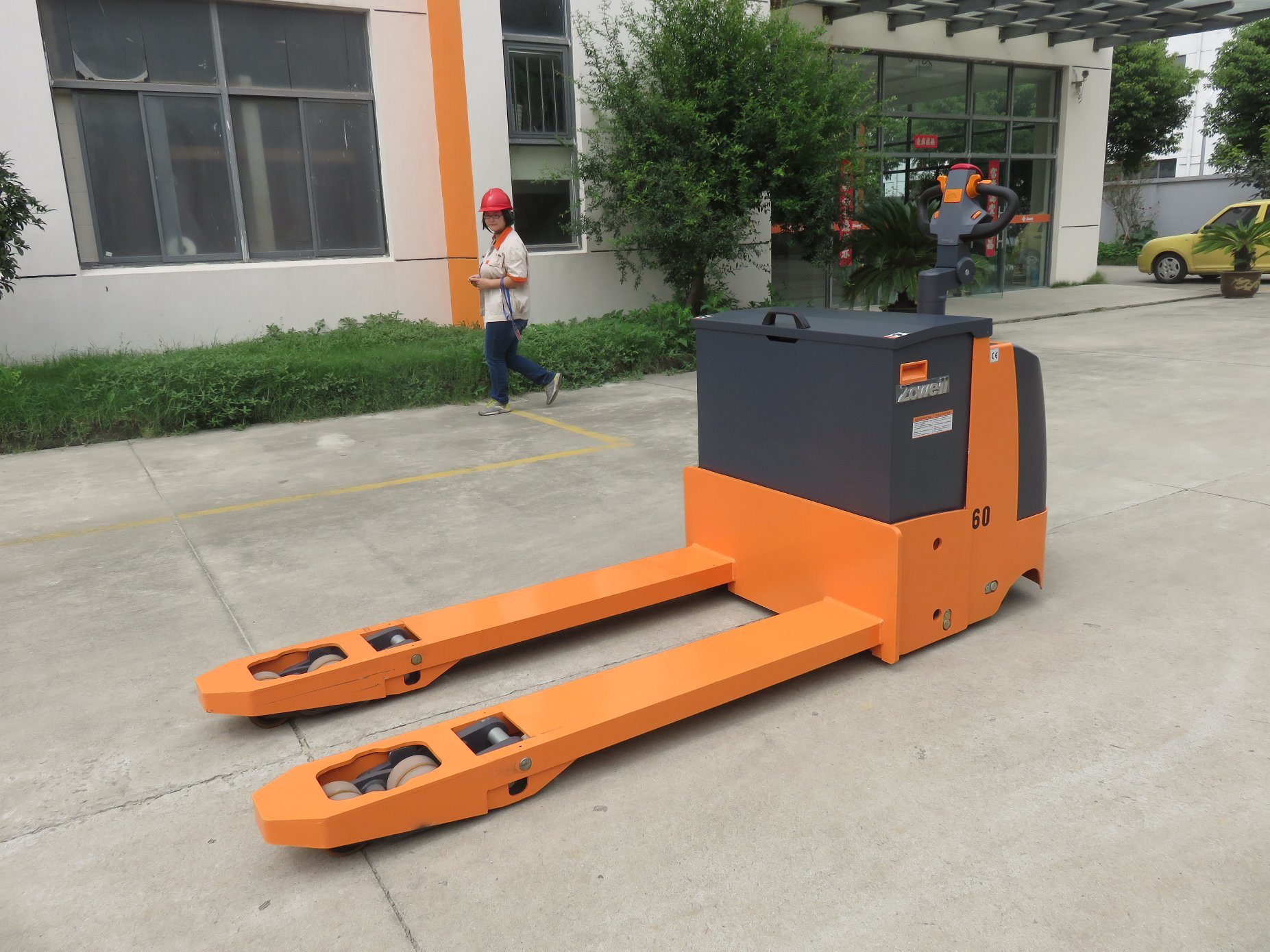 6 Ton Electric Pallet Truck Stand on