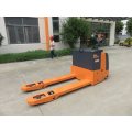 Transpallet elettrico da 6 tonnellate acceso