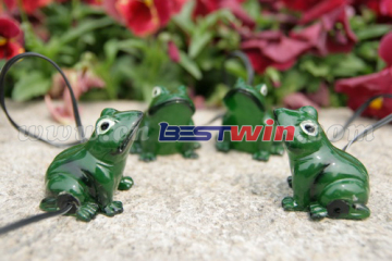 Garden frog solar light string