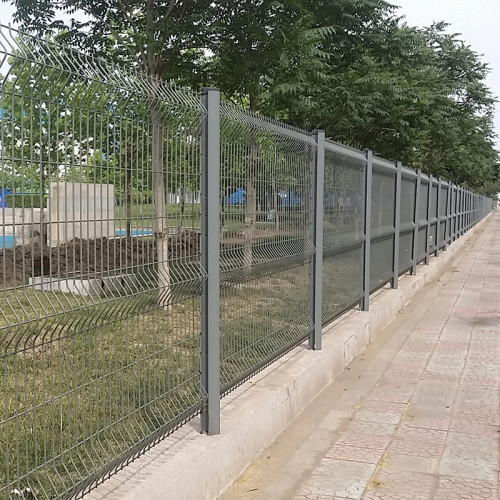 Factory price Triangle Bending Wire Mesh Fence Factory