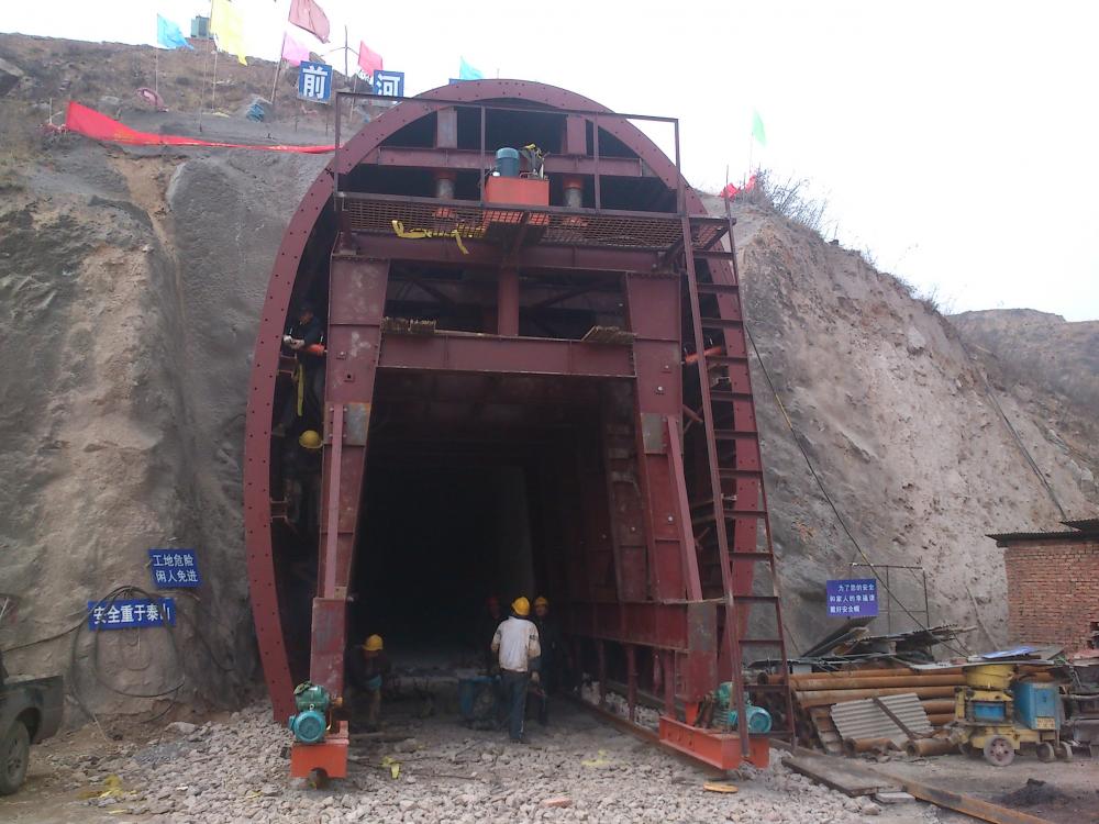 Sistema de cofragem de túnel ferroviário personalizado