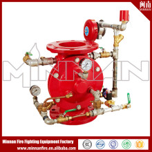 Hydraulically operated deluge valve