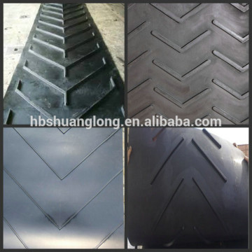 Figured rubber conveyor belts