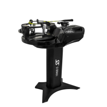 Electric stringing machine with automatic rotating clamp