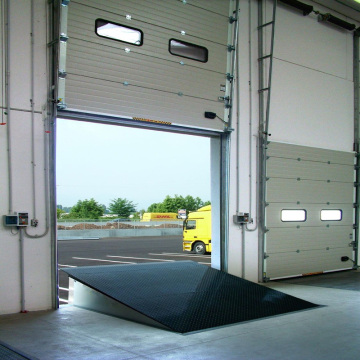 Warehouse hydraulic loading dock leveller