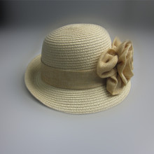 Donna elegante carta cappello di paglia con fiore grande