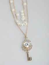 Fashionable key pendant necklace with CZ diamond and pearl)