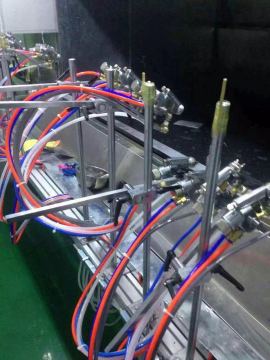 Automatic paint spraying machine for saving paint