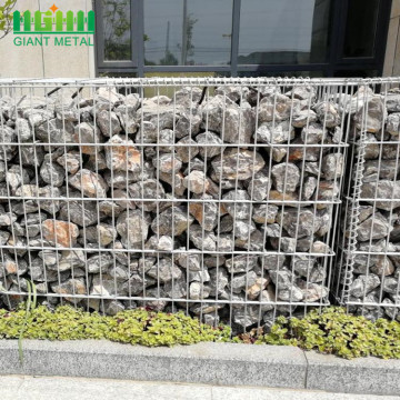 Gabion Basket tường với hàng rào trên đầu trang